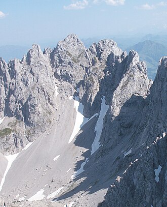 Regalmturm, Regalmspitze (Bildmitte), Regalmwand, Törlwand, Kleines Törl (von links nach rechts), gesehen aus Nordwesten von der Vorderen Goinger Halt
