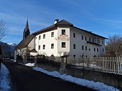 Pfarrwidum in Vill mit St.-Blasius-Kapelle