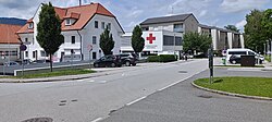 Ortsstelle (links) und Bezirksstelle (Mitte) des Rotes Kreuzes