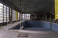 Leerstehendes Schwimmbad von 1932 im Art Déco