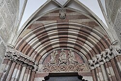 Der Tympanon des romanischen Portals