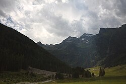 Im hinteren Sattental: Almen, Gamskarspitze–Umlaufer-Kamm