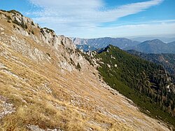 Blick von südlich unterhalb des Meßnerin Gipfels nach Osten auf den Grat zum Schaftrempel