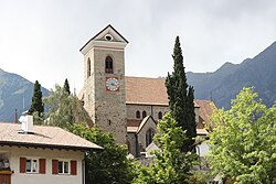 Pfarrkirche Maria Himmelfahrt mit Friedhofskapelle St. Martin und Friedhof