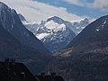 Blick von Bludenz auf den Wildberg (Mitte) nach einem Spätwintereinbruch