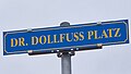 Straßenschild „Dr. Dollfuß-Platz“ in Mank