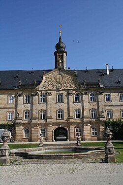 Innenhof mit Schlosskirchturm