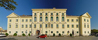 Im ehemaligen Schloss Mannersdorf am Leithagebirge ist die Stadtverwaltung untergebracht