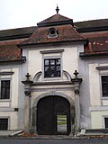 Torturm im Osttrakt von der Straßenseite