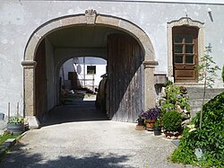 Eingangsportal zum Meierhof