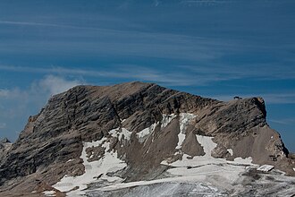 Der Schneefernerkopf von Nordosten, rechts die Nordschulter mit Kreuz und Wetterstation