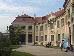 Nebentrakt zum Rennweg vom Garten aus