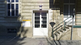Haus 4, Eingang