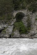 Die sogenannte Römerbrücke bei Serfaus, deren Substanz wohl in die römische Antike zurückreicht, Form und Konstruktion entsprechen jedenfalls durchweg der römischen Brückenbautechnik.