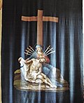 Das Fastentuch mit Pietá vor dem rechten Seitenaltar