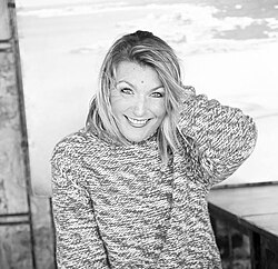 Sissy Handler (2016)