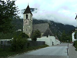 Pfarrkirche St. Dionysius mit Friedhofskapelle und Friedhof
