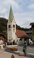 Pfarrkirche St. Jodok mit altem Friedhof