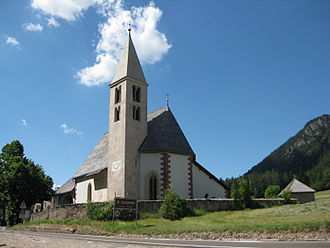 Die Pfarrkirche von San Lugano auf der Passhöhe