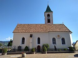 Pfarrkirche St. Peter und Paul mit Friedhof in Steinegg