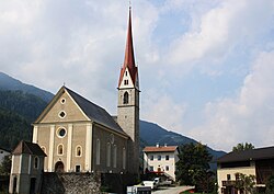 Pfarrkirche St. Peter und Paul mit Friedhof