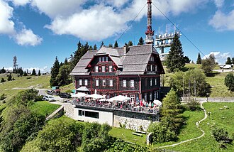 Stubenberghaus mit dem Sender Stöckl im Hintergrund