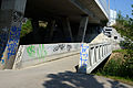 Steg unter der Ostbahnbrücke über das Mühlwasser