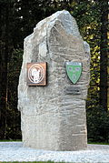 Wappendenkmal an der westlichen Ortseinfahrt
