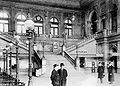 Die Kassenhalle des Südbahnhofs um 1900