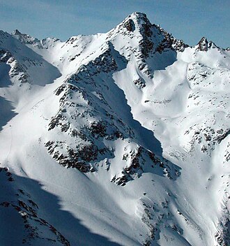 Der Sulzkogel von Osten. Rechts am Grat der Mittagsturm