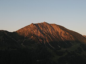 Krinnenspitze aus Nordosten bei Sonnenaufgang