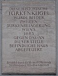 Türkenkugel aus der Zeit der Zweiten Wiener Türkenbelagerung 1683. Bei der heute zu sehenden „Türkenkugel“ handelt es sich um eine Nachbildung, da das Original entwendet worden ist.