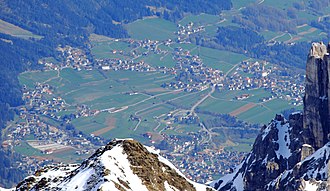 Kernbereich Telfes von der Elferspitze: Plöven, Gagers, Kapfers, Telfes (von links, mittig vorn Fulpmes)