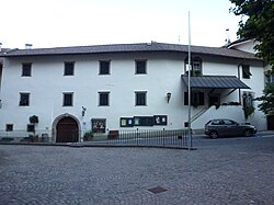 Hans-Feur-Straße 2–4