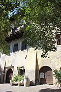 Spital mit Kapelle, Schneckenthalerstraße 13