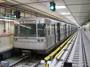 Triebwagen in der Abstellhalle Leopoldau an der U1