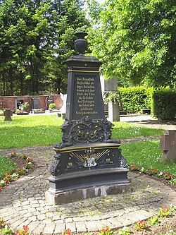 Denkmal für die Gefallenen des Königlich-bayerischen 2.&nbsp;Jäger­bataillons auf dem Friedhof zu Uettingen