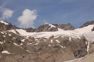 Die Althausschneidespitze (Bildmitte). Links das Leipziger Schartl, rechts der Althausschneideturm. Darunter das Althauskees.