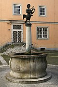Brunnen Brückenkopfgebäude West „Sirenenbrunnen“