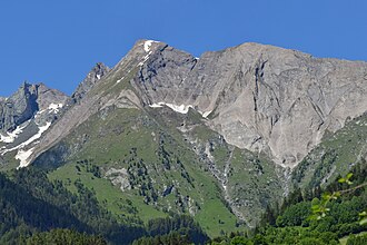 Ochsenbug (Mitte) mit Bretterwand (rechts) und Bretterspitze (links) von Süden aus gesehen.
