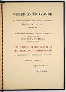 Verleihungsurkunde zum Großen Verdienstkreuz des Verdienstordens der Bundesrepublik Deutschland