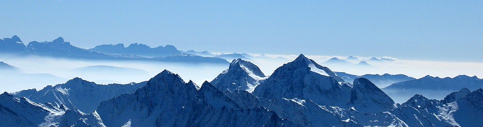 Tuxer Hauptkamm mit Schrammacher und Olperer, im Hintergrund die Dolomiten