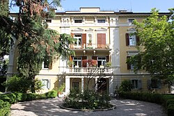 Glögglhof mit Park