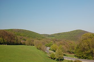 Vogelsangberg (links) und Latisberg (rechts) von der Rohrerwiese