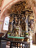 Hochaltar 1689 begonnen, mehrmals adaptiert