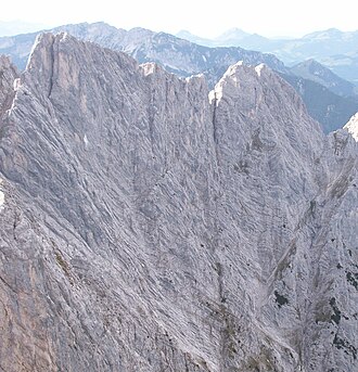 Vordere (links) und Hintere Gamsflucht (rechts), gesehen aus Osten von der Maukspitze