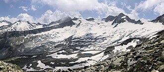 Waxeggkees, dahinter Schwarzenstein, Hornspitzen, Rossrugggrat, Turnerkamp, Rossruggspitze, Möselernock, Kleiner Möseler und Großer Möseler (von links nach rechts, Gletscherstand Juli 2021)