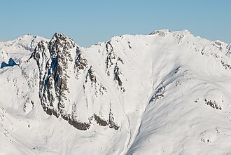 Links der Weißstein und rechts der Roßkogel von Süden