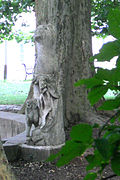 Weibliche Figur mit Putto