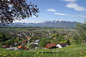 Blick auf Weiler (vom Ortsteil Halden), Rheintal und Schweizerisches Alpsteinmassiv im Hintergrund